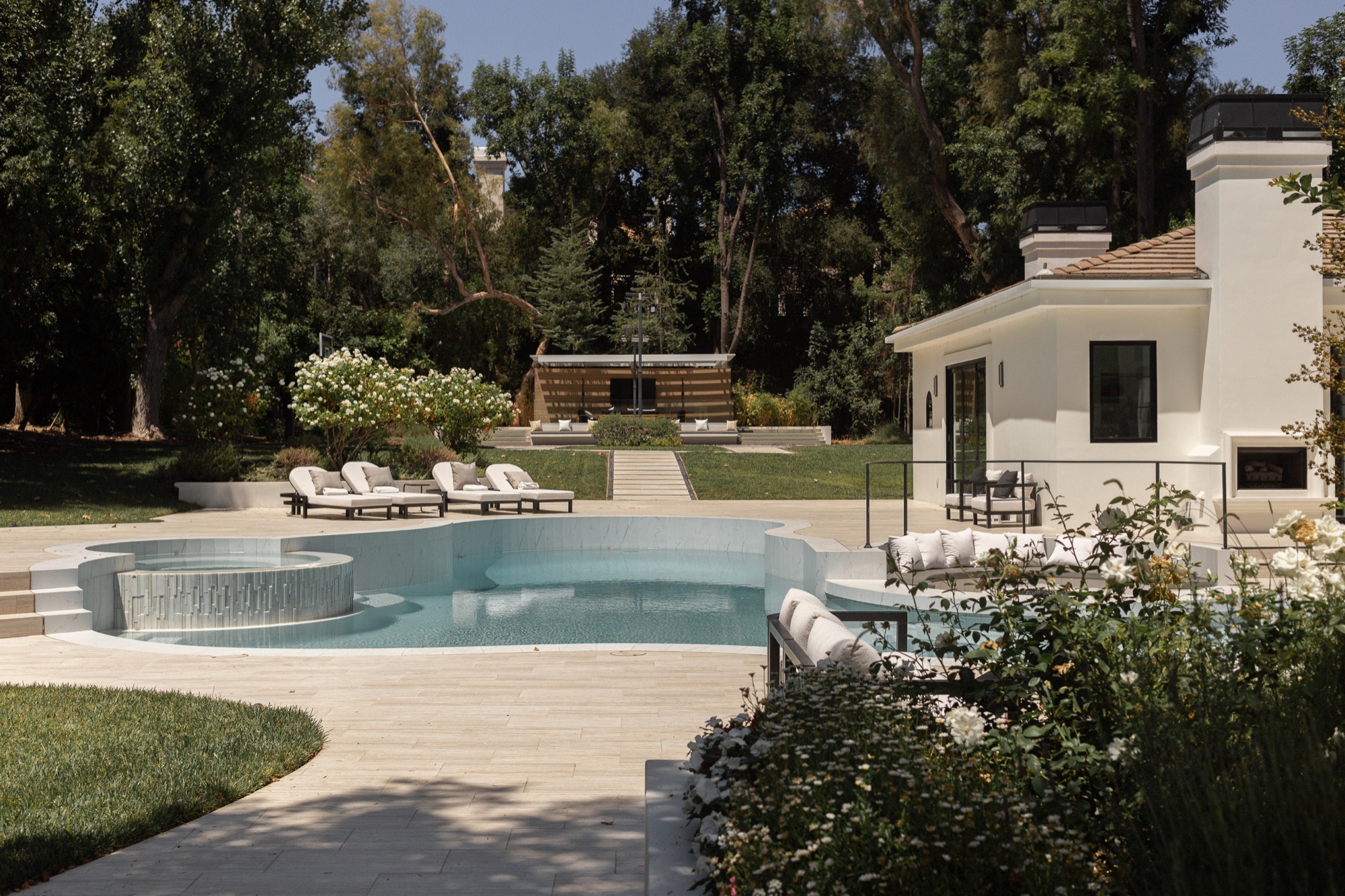 Backyard, pool and pool house, wide